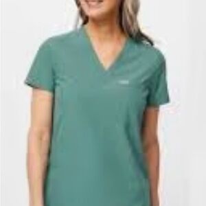 FIGS Catarina one pocket top and Zamora joggers